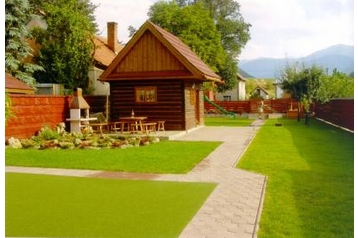 Slovacia Chata Uhorská Ves, Exteriorul